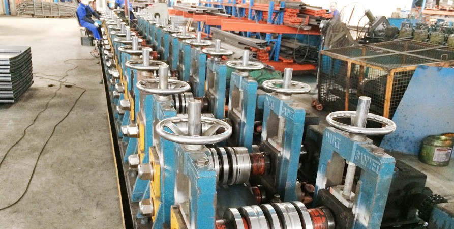 仓库货架生产立柱滚扎机